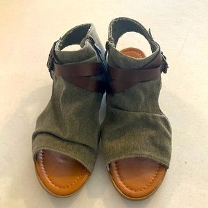 M & L Canvas Sandals
